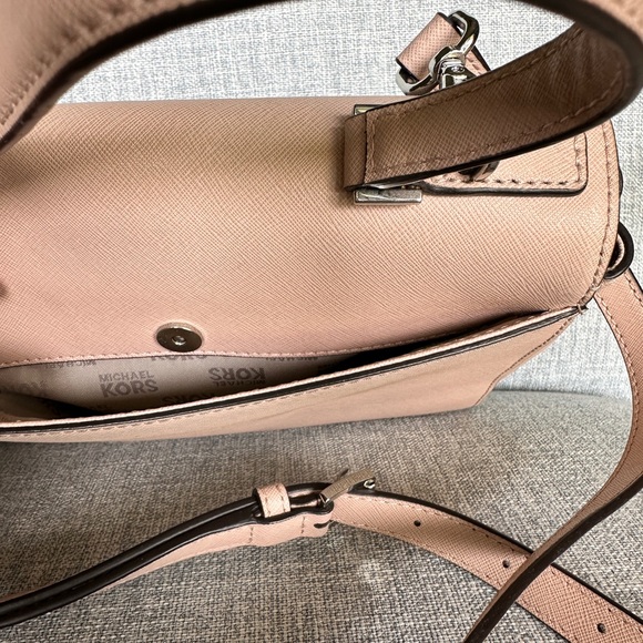 Michael Kors purse, pink purse, medium size purse - Picture 4 of 5